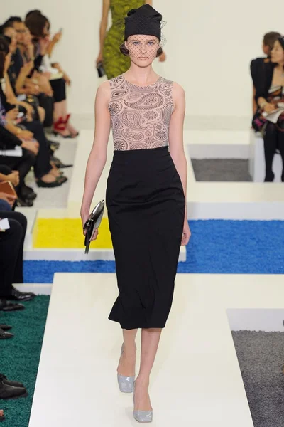 Look 18